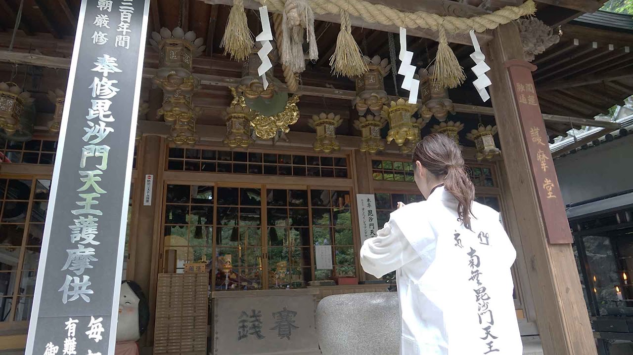 護摩堂にて参拝