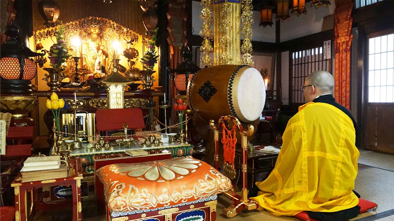 観音堂にて供養・祈祷